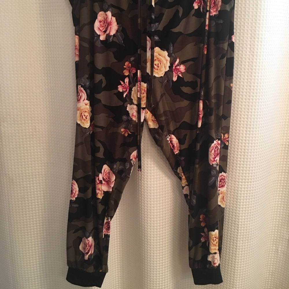 Loralette Rose and Camo Joggers 3x